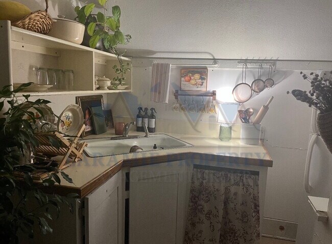 Building Photo - 1 Bedroom 1 Bathroom Apartment