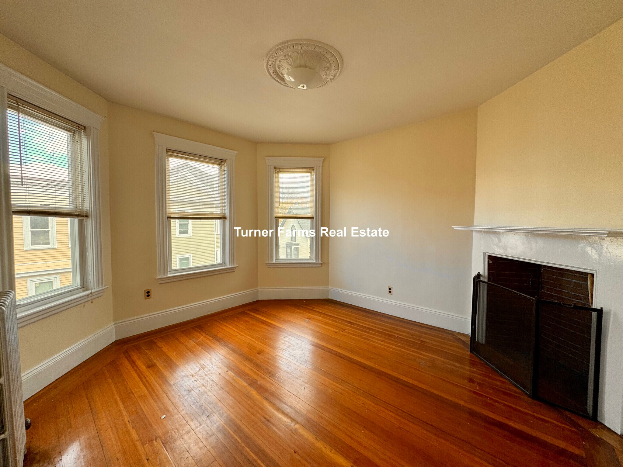 Building Photo - 144 Hillside St