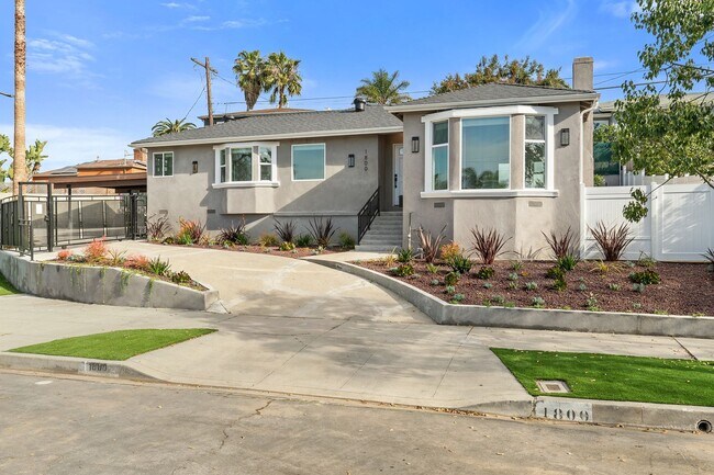 Building Photo - Designer Culver/Fairfax House + Studio | Dog Run & Private Orchard | 3-Car Parking