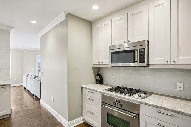 Building Photo - 343 The Promenade