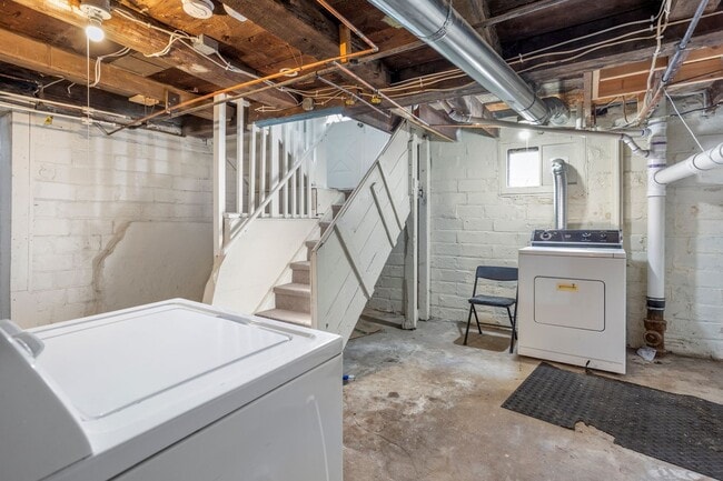 Building Photo - 1609 25th St