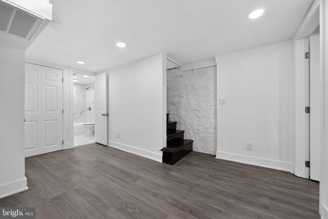 Building Photo - 807 N 42nd St