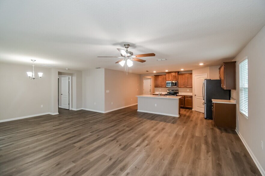 Building Photo - 2035 Pebble Point Dr