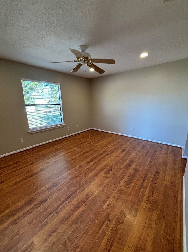 Building Photo - 12755 Mill Ridge Dr