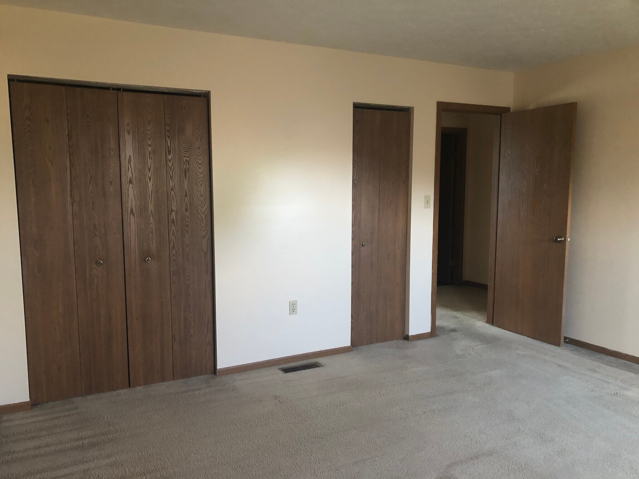 Building Photo - 604 Sunset Cir