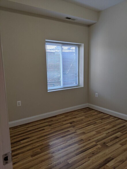 Building Photo - 1319 Park Rd NW