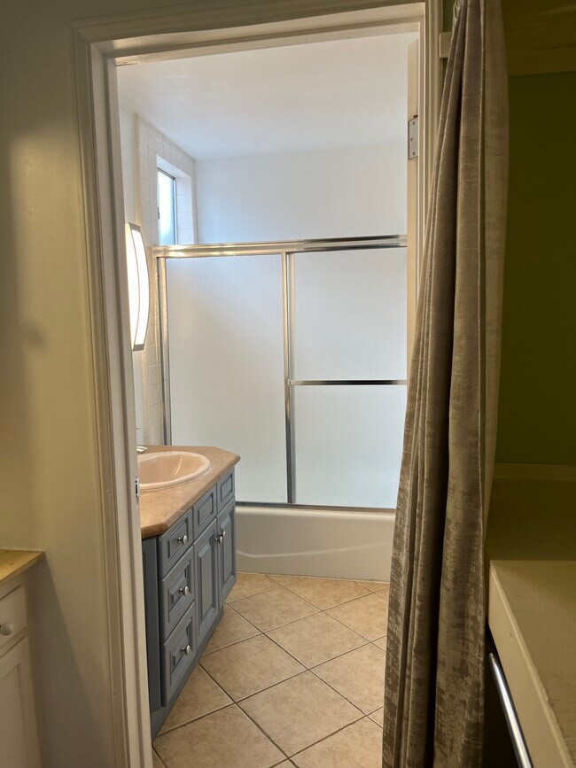 entrance to bath from master bedroom - 4549 Vista del Monte Ave