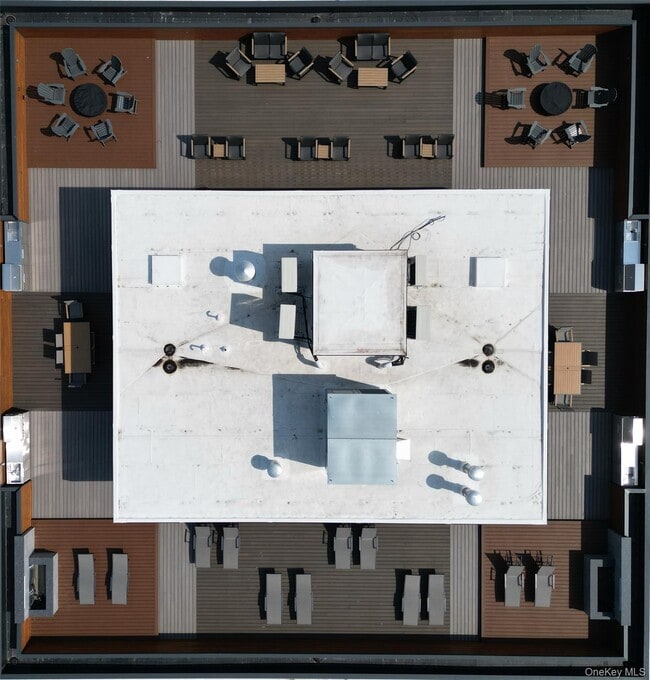 Building Photo - 135 E Park Ave