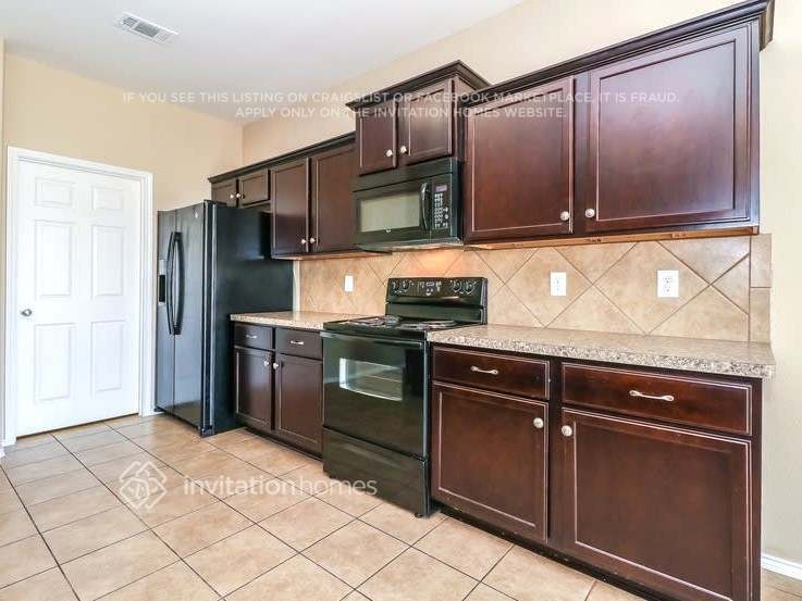 Building Photo - 12325 Hunters Crossing Ln