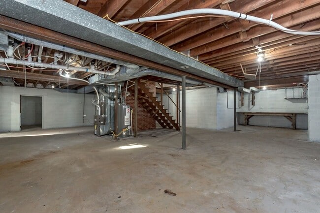 Building Photo - COMING SOON: Beautiful and Renovated Property in Raytown!