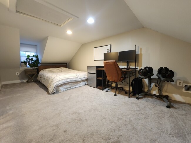 Building Photo - 807 S Bond St