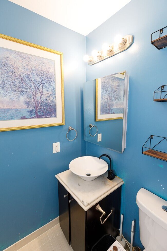 Building Photo - Bright One Bed Trinidad Rental Condo: Mode...
