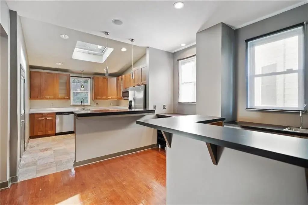 Building Photo - 937 Jackman Ave