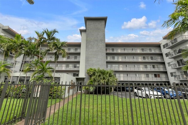 Building Photo - 900 SW 84th Ave