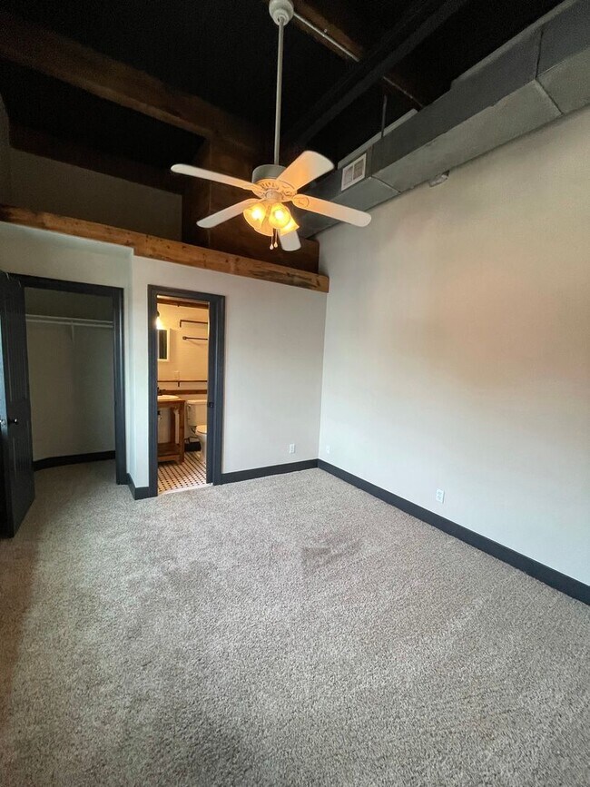 Building Photo - 1/2 off 1 month-Charming Industrial 4 Bedroom/4 Bathroom Apartment in Pigtown, MD!