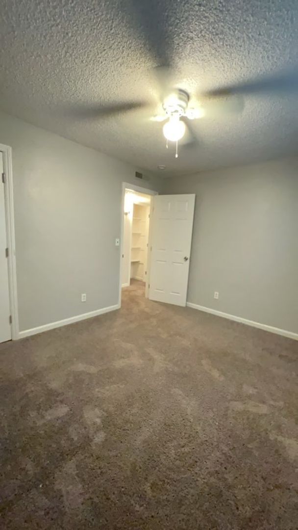 Building Photo - 2227 Glen Ave, Fresno. MOVE IN SPECIAL