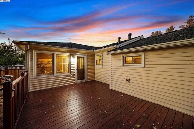 Building Photo - 2438 Upland Dr