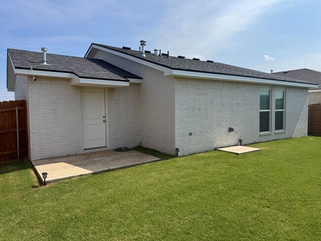 Building Photo - Upland Crossing Gem