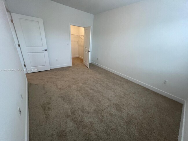 Building Photo - 136 SW 170th Ave