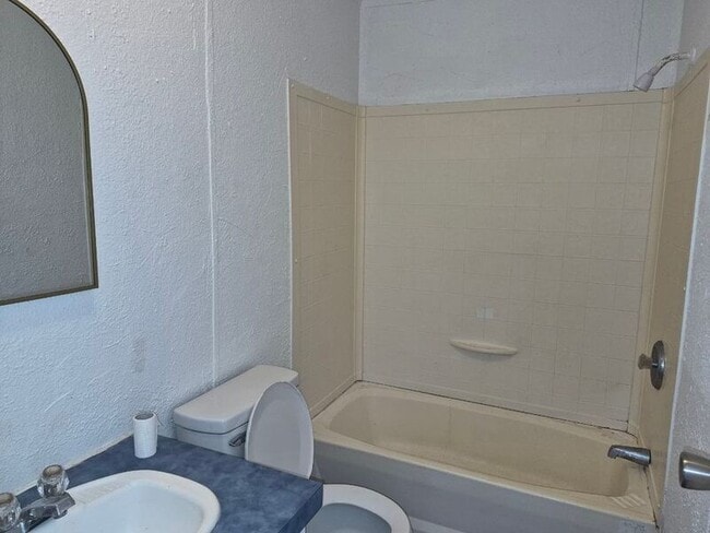 Building Photo - 209 S Avenue