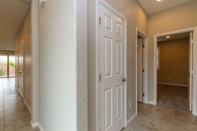 Building Photo - 4209 W Gallinule Dr