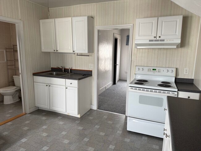 Building Photo - 316 Douglas St