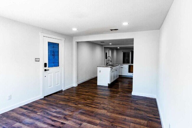 Building Photo - 146 Leroux St