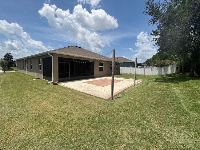 Building Photo - Spacious 4/2.5 Near 200