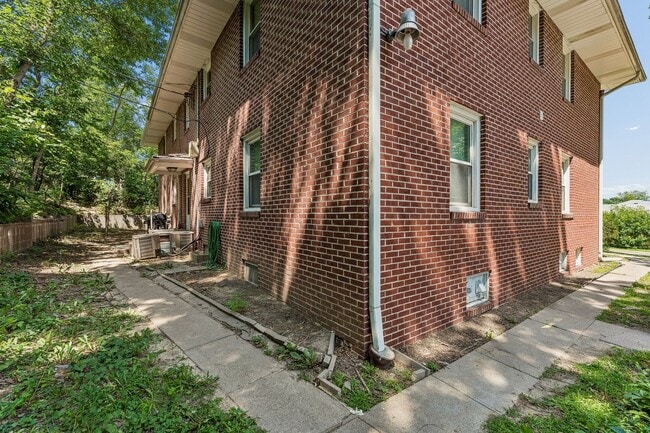 Building Photo - 1210 N 60th St