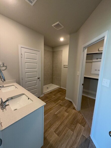 Building Photo - 2612 Towy Rd
