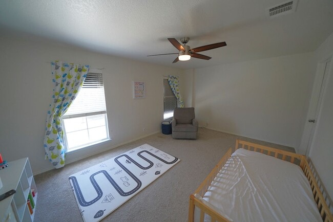 Building Photo - Beautifully Maintained Home in Schertz Now Available. Realtor Commission: $500