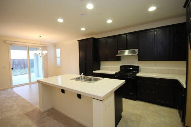 Building Photo - Gorgeous Elk Grove Home