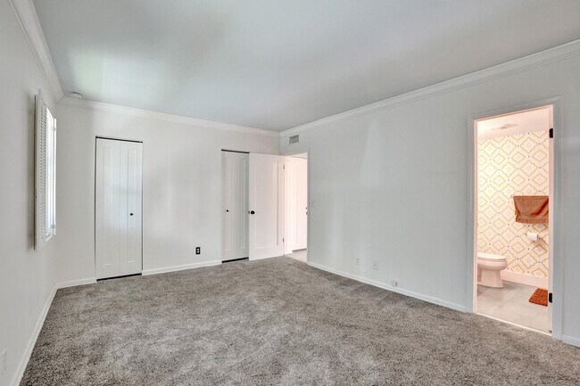 Building Photo - 4201 S Ocean Blvd