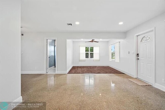 Building Photo - 530 NE 46th St