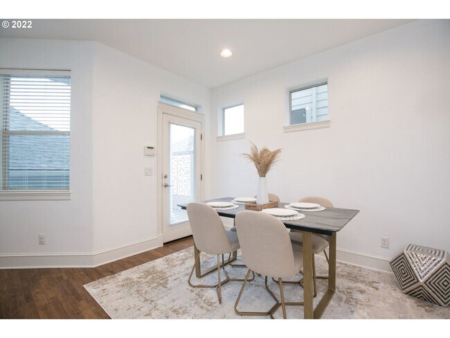 Building Photo - 17335 SW Montague Way