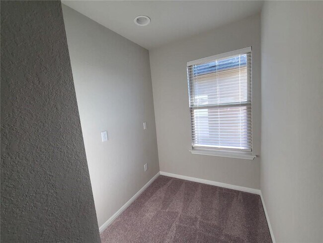 Building Photo - 3201 College Park Dr