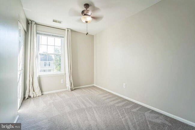 Building Photo - 14801 Basingstoke Loop