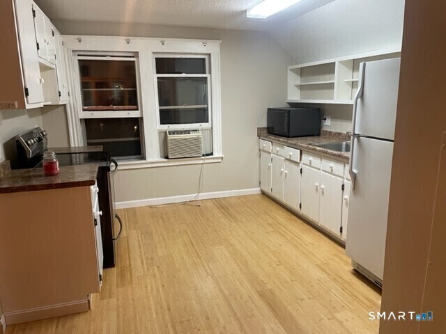 Building Photo - 40 N Quaker Ln