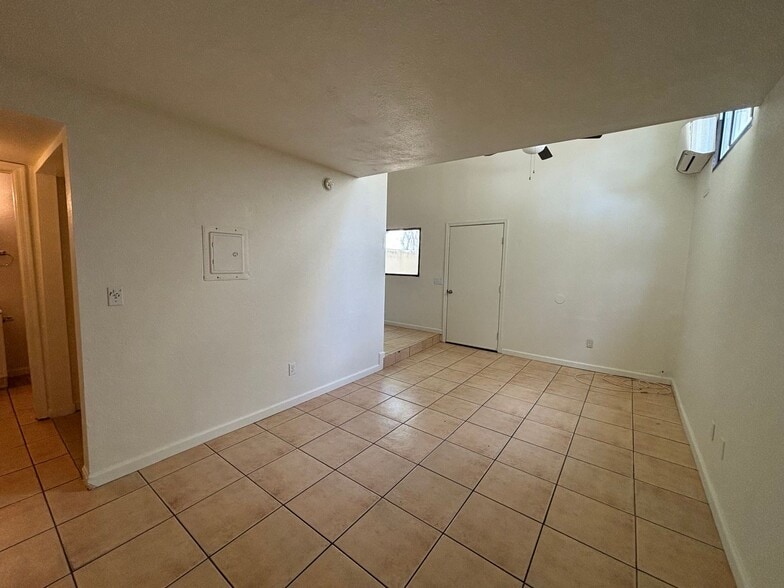 Building Photo - 1 E Navajo Rd