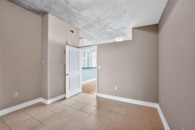 Building Photo - 44 Peachtree Pl NE