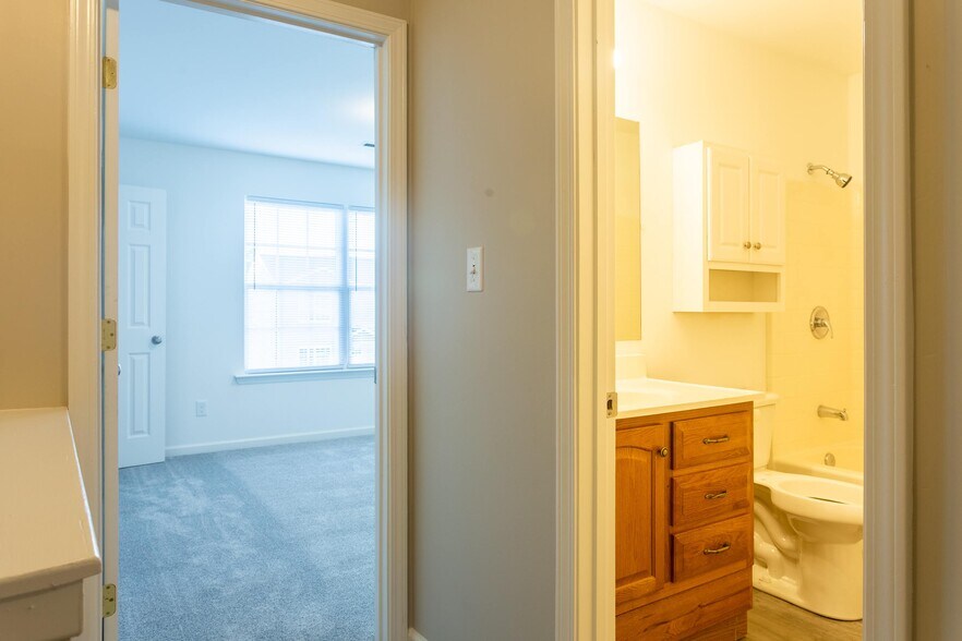 Building Photo - 220 Halo Dr