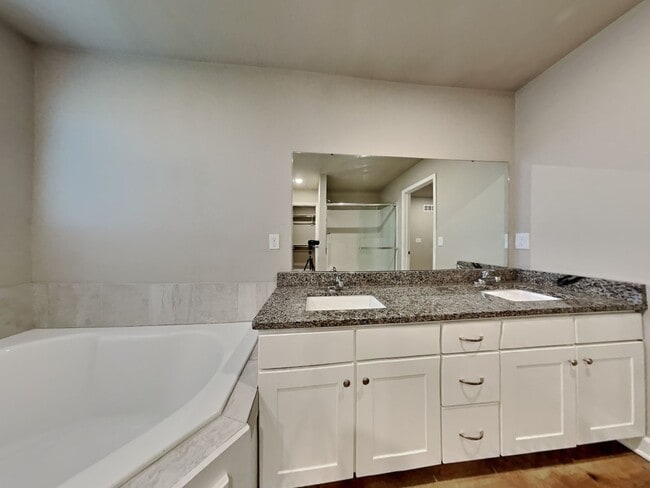 Building Photo - Spacious 3-Bedroom Home with Hardwood Floors & Patio in Blue Springs, MO