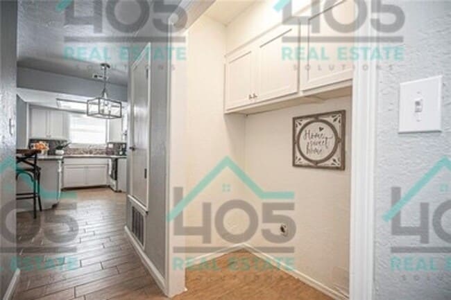 Building Photo - 4508 S Robinson Ave