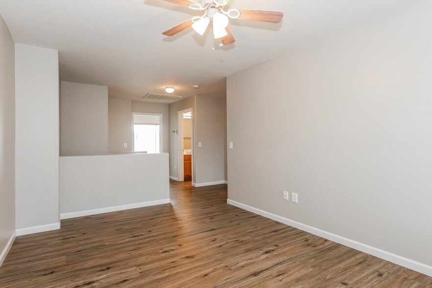 Building Photo - 7014 S 40th Ln