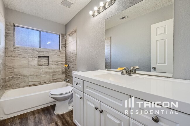Building Photo - 2112 Churchill Downs Dr