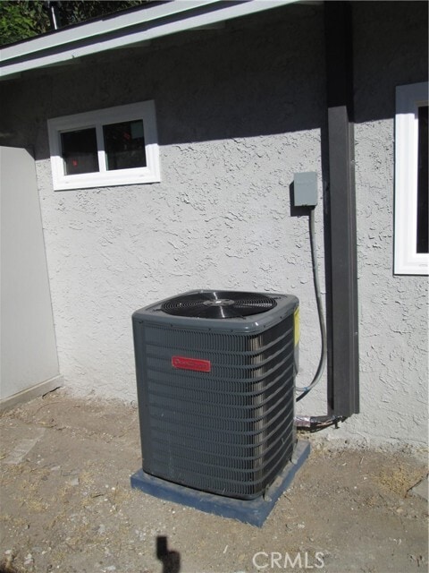 Building Photo - 852 N Davidson Ave