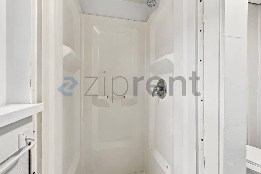 Building Photo - Unit