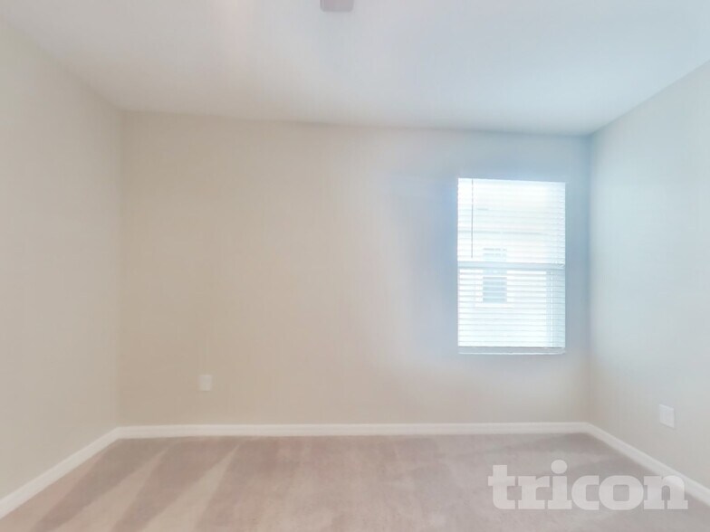 Building Photo - 12930 Oak Hill Way