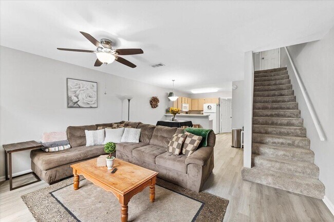 Building Photo - 2224 Timberwood Cir N