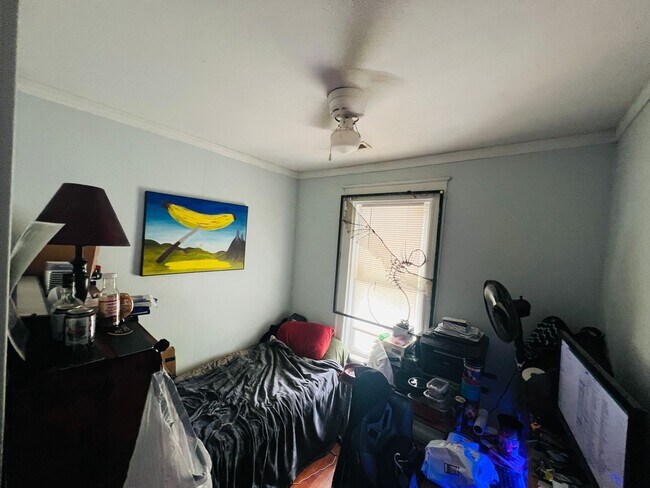 Building Photo - Charming 3bdrm/1.5bth Home Conveniently Lo...